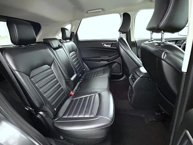 Photo of 2024 Gray Metallic Ford Edge
