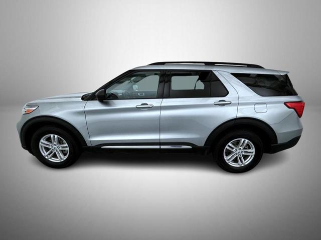 Photo of 2022 Iconic Silver Metallic Ford Explorer