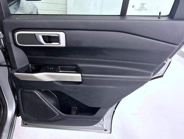 Photo of 2022 Iconic Silver Metallic Ford Explorer