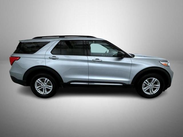 Photo of 2022 Iconic Silver Metallic Ford Explorer