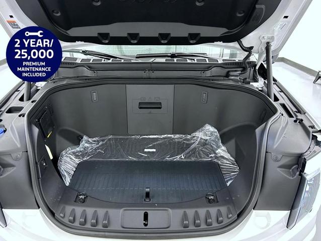 Photo of 2025 Oxford White Ford F-150 Lightning