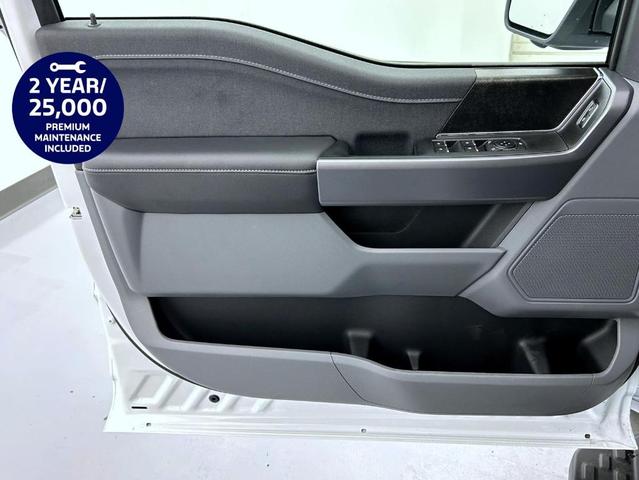 Photo of 2025 Oxford White Ford F-150 Lightning
