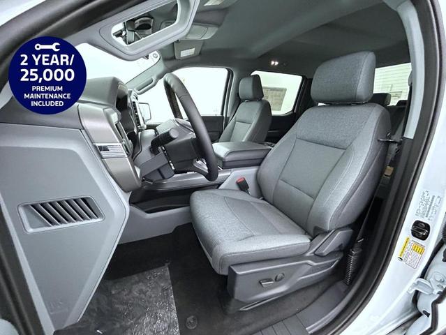 Photo of 2025 Oxford White Ford F-150 Lightning