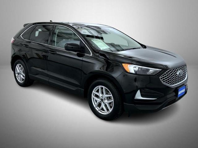 Photo of 2024 Black Metallic Ford Edge