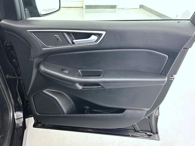 Photo of 2024 Black Metallic Ford Edge