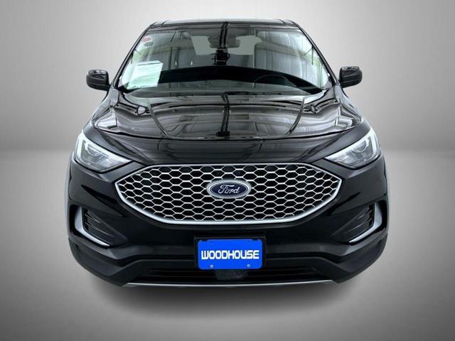 Photo of 2024 Black Metallic Ford Edge