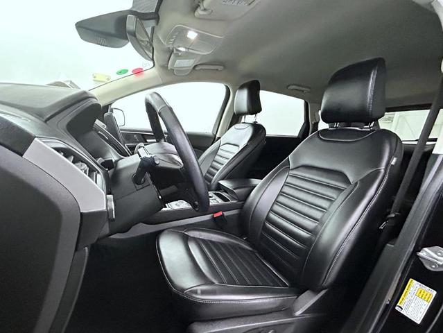 Photo of 2024 Black Metallic Ford Edge