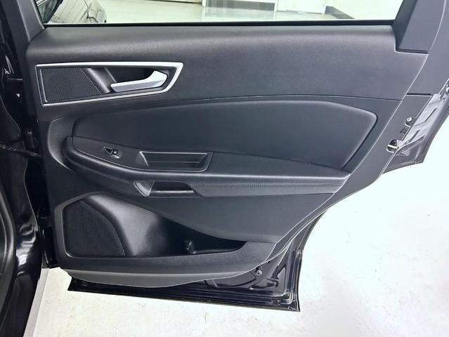 Photo of 2024 Black Metallic Ford Edge