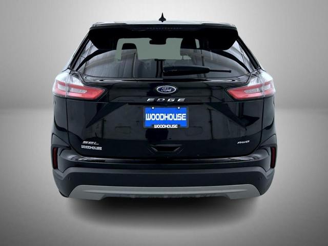 Photo of 2024 Black Metallic Ford Edge