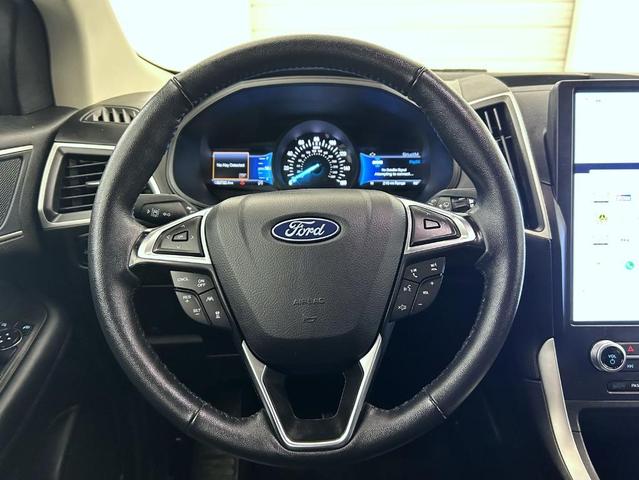 Photo of 2024 Black Metallic Ford Edge