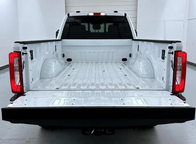 Photo of 2025 Oxford White Ford F-350