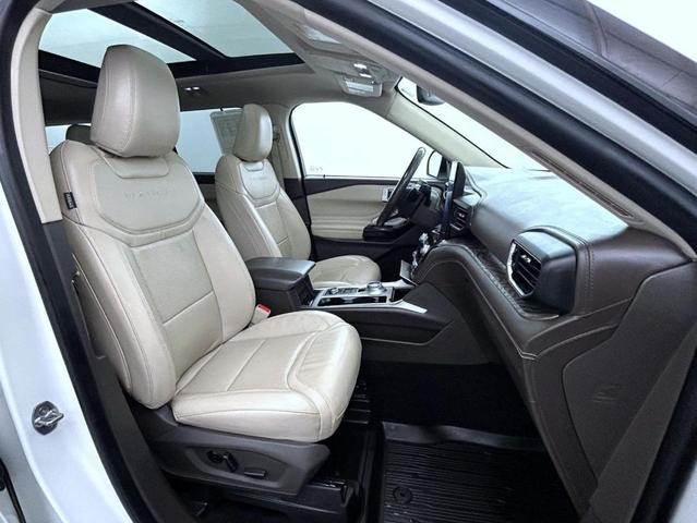 Photo of 2021 Star White Ford Explorer