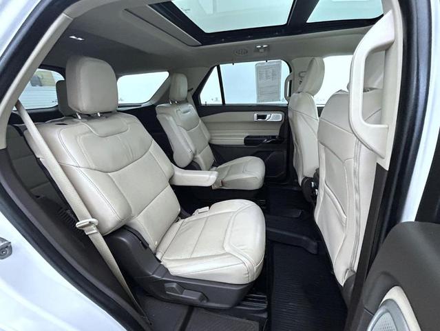 Photo of 2021 Star White Ford Explorer