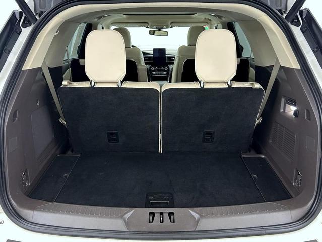 Photo of 2021 Star White Ford Explorer