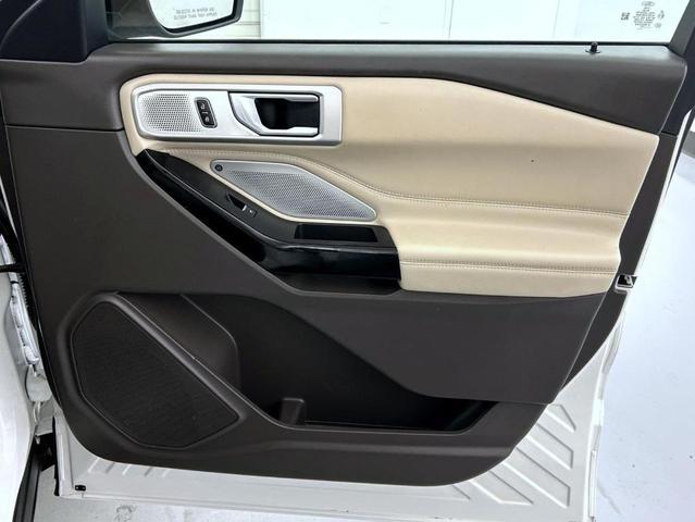 Photo of 2021 Star White Ford Explorer