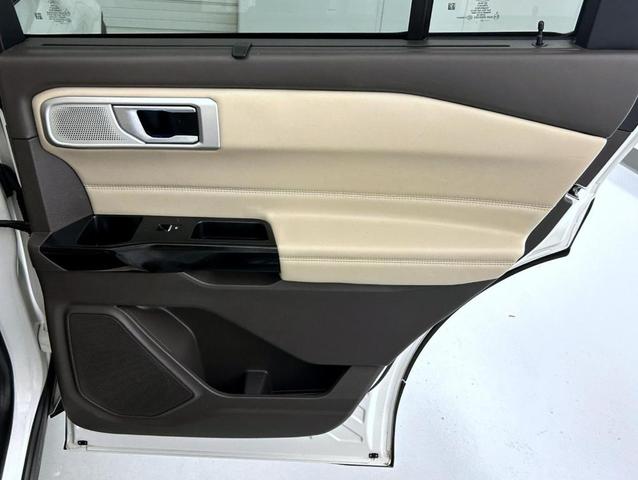 Photo of 2021 Star White Ford Explorer