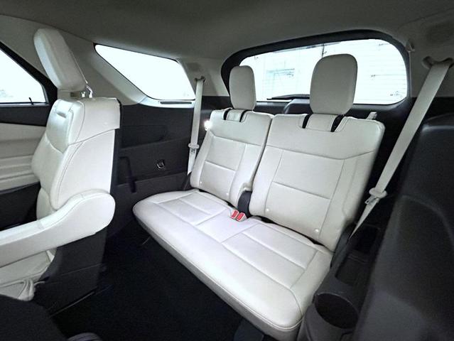 Photo of 2021 Star White Ford Explorer