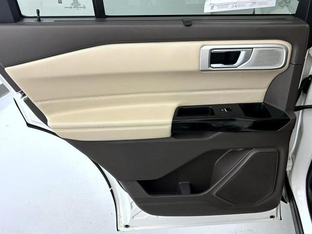 Photo of 2021 Star White Ford Explorer