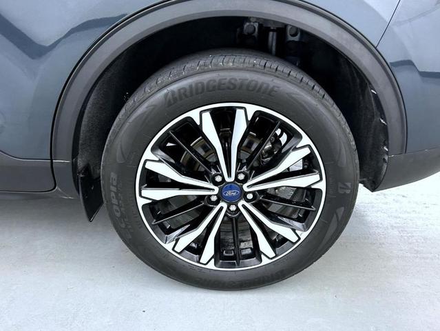 Photo of 2022 Stone Blue Metallic Ford Escape