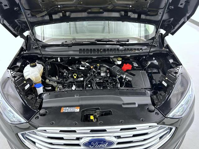 Photo of 2022 Green Ford Edge
