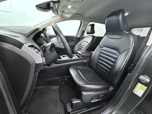 Photo of 2022 Green Ford Edge