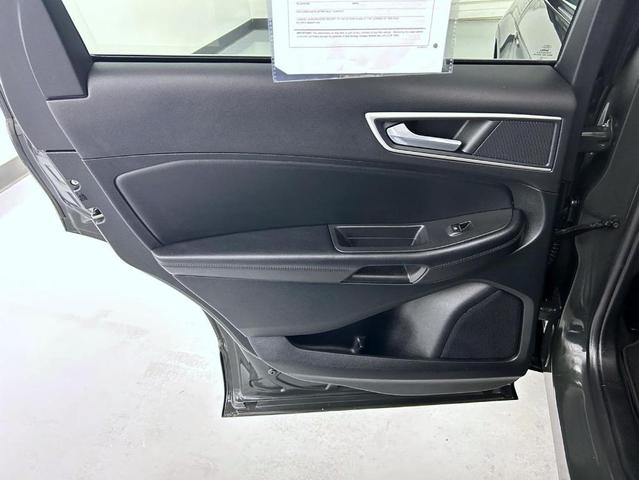 Photo of 2022 Green Ford Edge