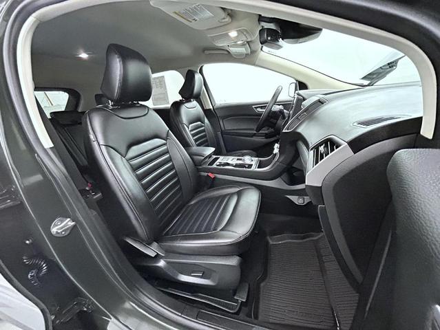 Photo of 2022 Green Ford Edge