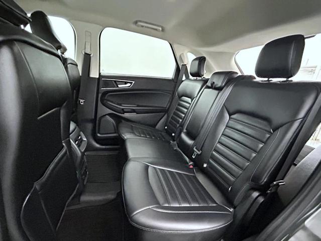 Photo of 2022 Green Ford Edge