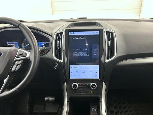 Photo of 2022 Green Ford Edge