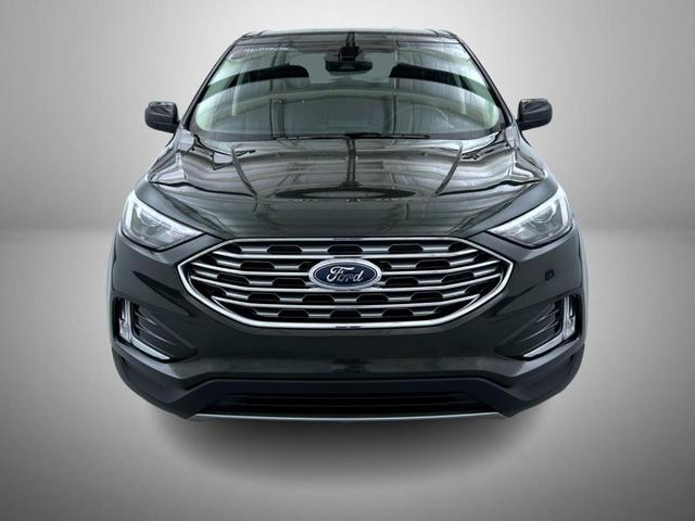 Photo of 2022 Green Ford Edge