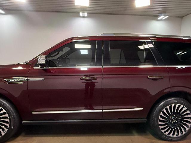 Photo of 2021 Burgundy Velvet Lincoln Navigator