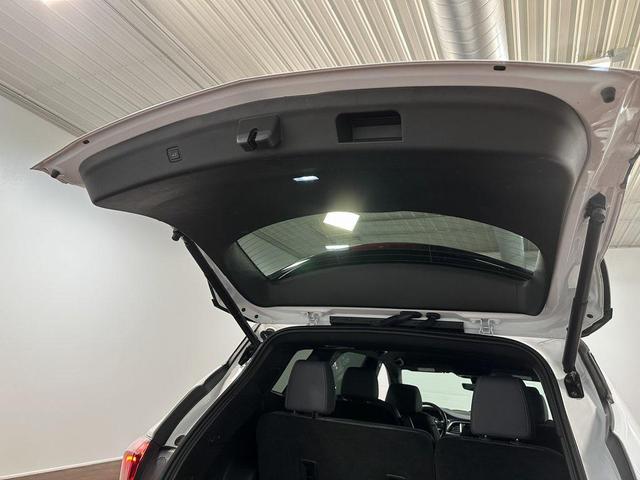 Photo of 2024 Summit White Buick Enclave