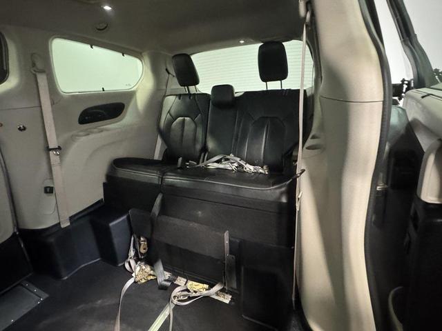 Photo of 2018 Billet Silver Metallic Clearcoat Chrysler Pacifica