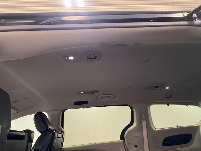 Photo of 2018 Billet Silver Metallic Clearcoat Chrysler Pacifica