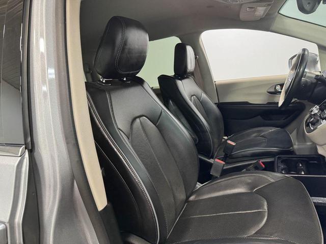 Photo of 2018 Billet Silver Metallic Clearcoat Chrysler Pacifica