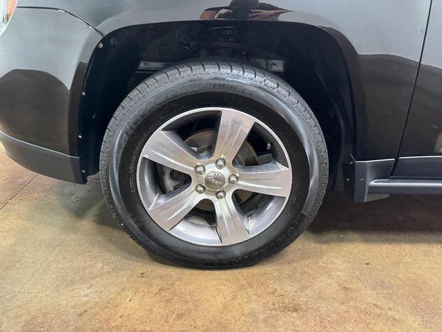 Photo of 2016 Black Clearcoat Jeep Compass