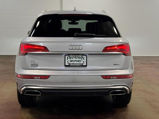 Photo of 2024 Florett Silver Metallic Audi Q5