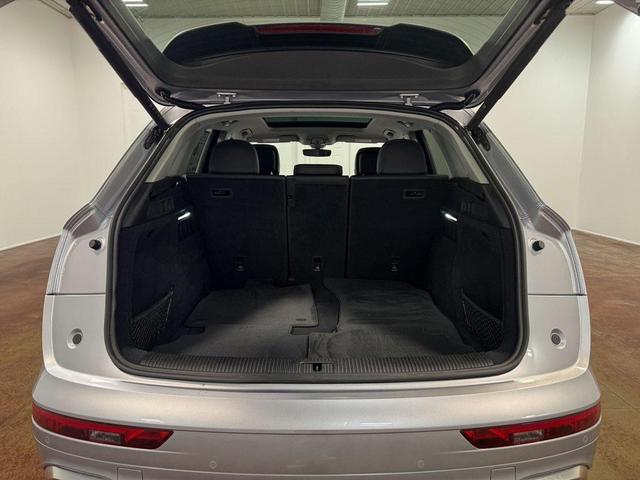 Photo of 2024 Florett Silver Metallic Audi Q5