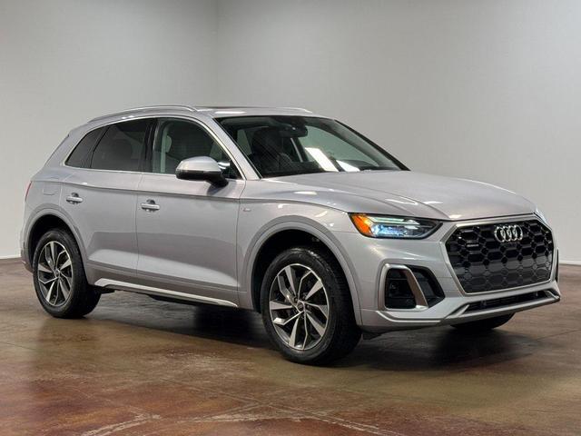 Photo of 2024 Florett Silver Metallic Audi Q5