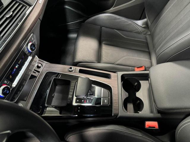 Photo of 2024 Florett Silver Metallic Audi Q5