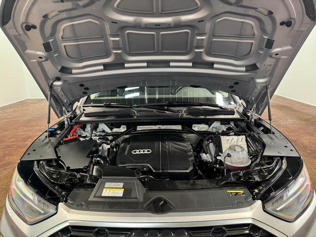 Photo of 2024 Florett Silver Metallic Audi Q5