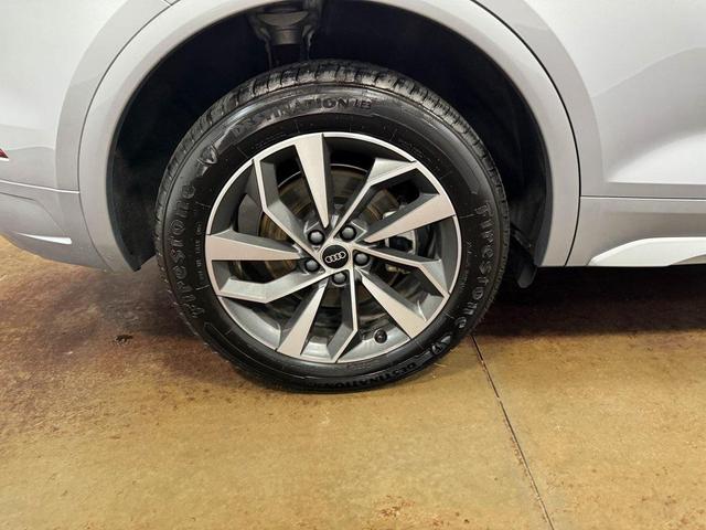 Photo of 2024 Florett Silver Metallic Audi Q5