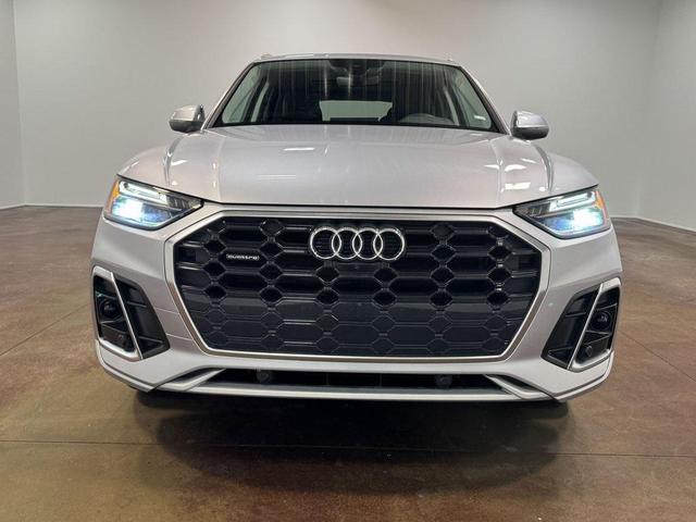 Photo of 2024 Florett Silver Metallic Audi Q5