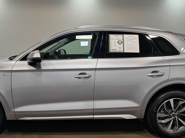 Photo of 2024 Florett Silver Metallic Audi Q5