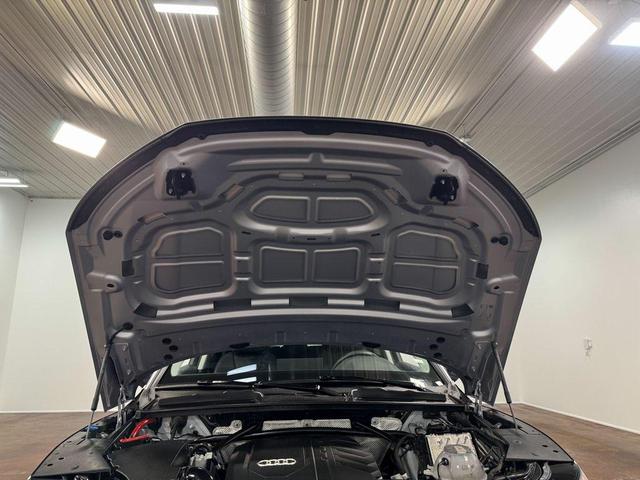 Photo of 2024 Florett Silver Metallic Audi Q5
