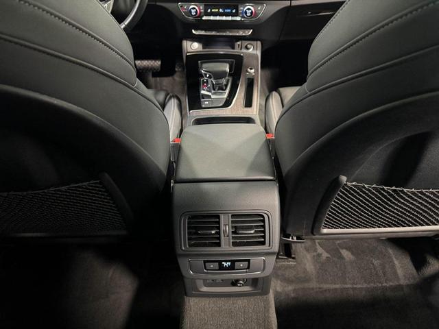 Photo of 2024 Florett Silver Metallic Audi Q5