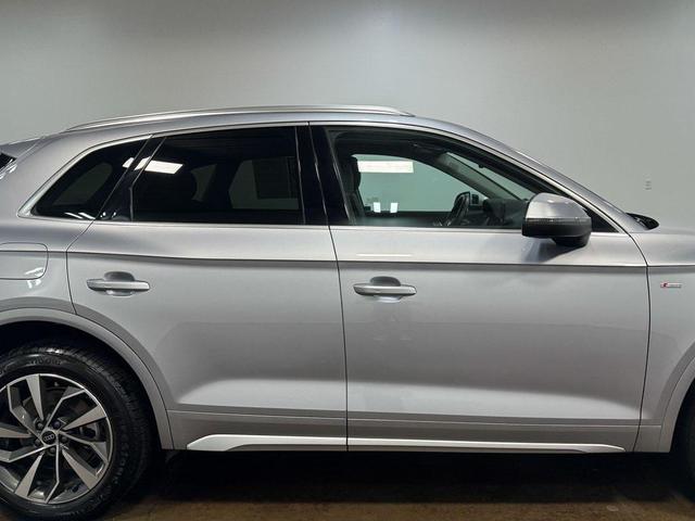 Photo of 2024 Florett Silver Metallic Audi Q5