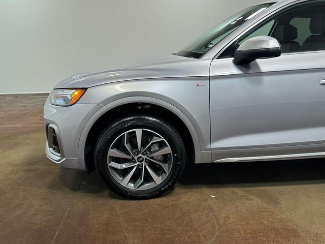 Photo of 2024 Florett Silver Metallic Audi Q5