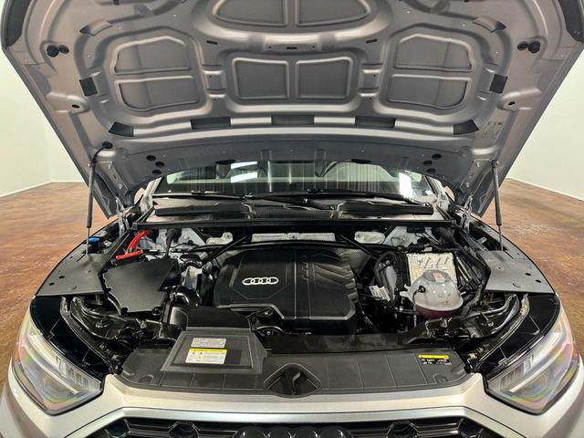 Photo of 2024 Florett Silver Metallic Audi Q5
