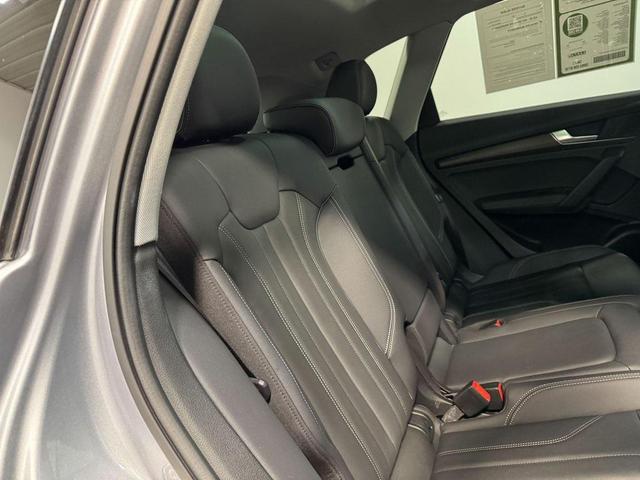 Photo of 2024 Florett Silver Metallic Audi Q5